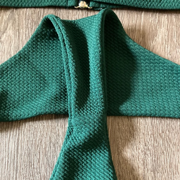 Green textured thong bikini set - Picture 6 of 9
